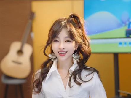 最喜欢歌词第一句!#印尼 #小语种 #神级翻唱