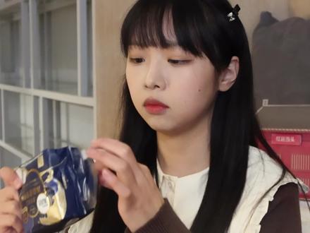 你永远不知道女同学的卫生巾会藏在哪里.......关于生理羞耻 @高洁丝