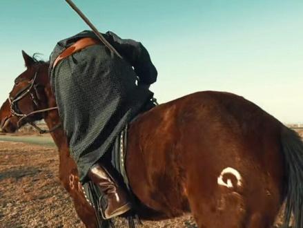 锡林郭勒锡林浩特文旅局长出战!山海自有归期,风雨自会相逢,遇见“中国马都·锡林浩特”,意难平终将和解。#辽阔草原锡林郭勒#文旅局长们卷起来了 @抖音小助手