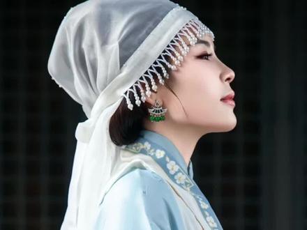 王菲这首修行歌的维度简直太高了,有多少30+的小姐姐跟里面的歌词共鸣了#王菲春晚#你我经历的这一刻#修行觉者#2026春晚#女性智慧