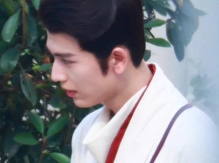 世代相交,不过尔虞我诈,萍水相逢,却能相依为命。
裴相 幸会
#张凌赫 #裴文宣 #度华年