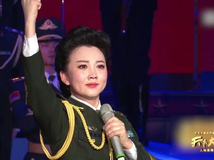 《天下大连人·丁晓君》
因京剧成名,却收获了无数的歌迷 ,
这是怎样的丁晓君?你是她的戏迷,
还是歌迷?