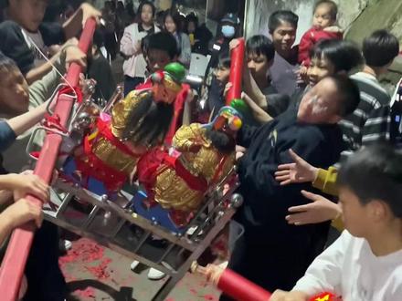 普宁昆安村小朋友营老爷杆子都干断了,老爷保号,不会怪你们的,兴啊顺啊旺阿……
#昆安村 #营老爷 #潮汕民俗文化 #走老爷 #非遗贺新春