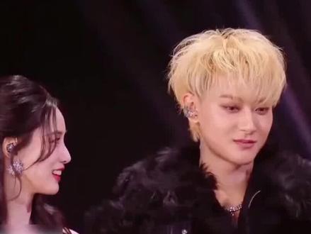 跨年名场面!黄子韬左拥徐艺洋右抱王鹤棣,修罗场拉满#明星 #娱乐圈 #上热门 #上热门话题🔥🔥🔥 #黄子韬