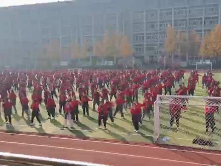 界首一中高二课间跳操,彰显青春的活力