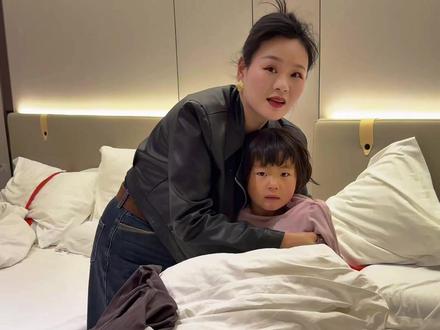 希望通过这个视频能够鼓励更多像宁宁和梦秋这样出行不便的人, 勇敢的走出去。可能会有异样的眼神,也可能会有很多不方便。但是这个世界真的很美好,这个社会对于你们也非常有爱!#第一次坐飞机 #乘机小知识 #旅途 #感动瞬间