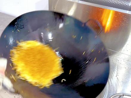 河南老式炒面还有多少人记得?焦香好吃,看大厨怎么制作!👍 #家常菜 #主食推荐 #河南老式炒面 #简单好吃 #厨艺教程