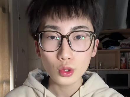 如果你总是状态很差 压力很大 对任何事情都提不起幸兴趣 没关系 我有三种能快速缓解迷茫的方法 你要知道没有人的人生是一帆风顺的 抓住幸福有时候比忍耐痛苦更需要勇气 我们会遇到困难 会感到迷茫 会受伤流泪 可恰恰是这些经历 成就了如今的我们 希望你有足够的勇气可以结束一段不合适的感情 做到永不回头不害怕失去 也有能力靠着自己一直往前走#日常唠嗑 #心理学 #精神状态belike #绷不住的情绪 #情感共鸣