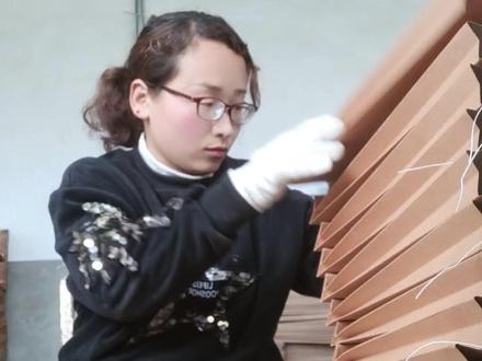 揍档案袋向我看齐!你们一分钟能叠多少个?