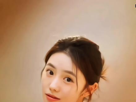 为什么刘浩存平时看着就是个瘦瘦小小的邻家女孩,可一上春晚跳舞,却好像变了一个人,美得让人挪不开眼?#刘浩存 #刘浩存跳舞 #春晚 #涨知识 #省流