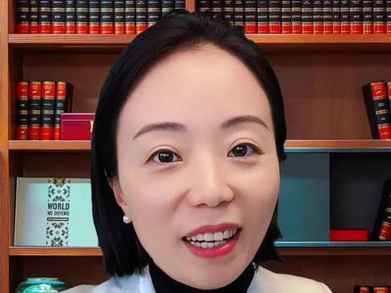 厨师的“暗语”你能听懂几个?看完才知道他们有多不容易 厨师的“暗语”你能听懂几个?看完才知道他们有多不容易
揭秘厨师后厨的门道:把边角料变爆款,手上的疤是勋章
很多人觉得厨师只是“炒菜的”,却不知道后厨藏着一套只有他们才懂的“隐藏江湖”。
岗位分工有“等级暗语”,打荷、砧板、炉头,每个岗位都有门道;
传菜靠“手势暗号”,比对讲机还好用;
成本算计是真功夫,边角料能变出爆款菜;
手上的烫伤、身上的职业病,都是他们的“职业勋章”。
向每一位守着灶台的厨师师傅,致敬!
#厨师 #餐饮人 #手艺人 #友麻友辣餐饮赋能
#真实生活分享计划