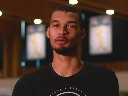 NBA西决第五场,马刺114:127雷霆,大比分2-3落后。 文班亚马20分6篮板表现很差,裁判的哨子惹争议。
#马刺vs雷霆 #文班亚马 #托尼兄弟 #亚历山大 #dou来nba