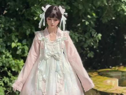 模特164,穿着m码
短款jsk➕长袖内搭效果
#lo裙安利 #绘本少女 #Lolita#八重樱