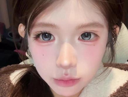 清冷纯欲天花板!点头嬷嬷奶狐狐睫毛,超强嫁接感 还原精致美睫效果,双眼尾分段设计更自然灵动,打造高级狐系眼。清透不闷眼,气质清冷又温柔 #睫毛精 #假睫毛贴法 #睫毛教程 #狐系睫毛 #假睫毛推荐@DOU+上热门