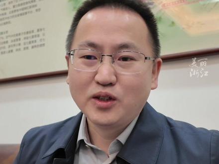 #张家界七星山荒野求生 爆火背后的原因,11位选手背后有50多位专职保障人员,目前为止投入近500万(记者:魏婧媛 )