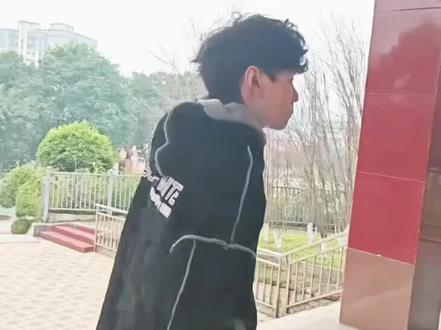 猴哥教你制作最近很火的苦海翻起爱恨转场#小云雀AI #小云雀让视频有声音 #小云雀音画同出 #苦海翻起爱恨 #转场