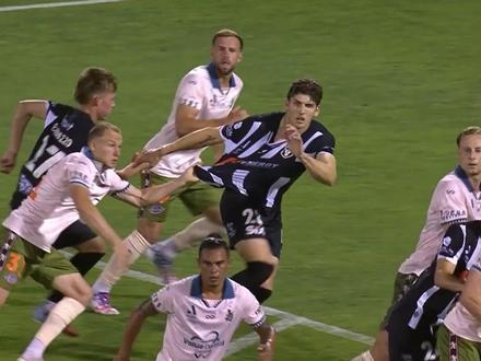 后卫连续两次强行送点,麦克阿瑟2比1逆转布里斯班狮吼 #澳超 #麦克阿瑟FC #布里斯班狮吼 #点球 #足球的魅力