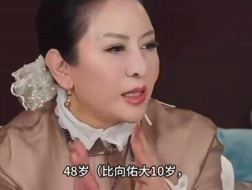 向佑在南昌酒吧,新女友大10岁身材壮实,过往被扒,向太曾说不认#向太 #向佑 #人物故事 #上热搜 #热门