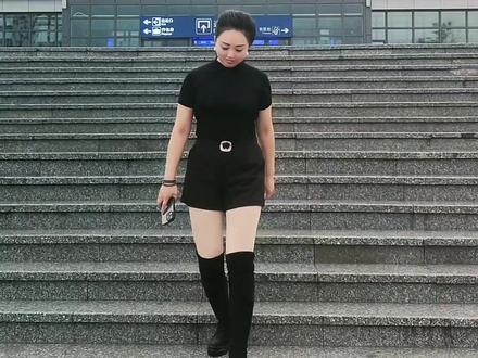 恐怕只有重庆人才晓得狗夹夹是什么意思?你身边有没有这样狗夹的人😂😂😂#酉阳火车站