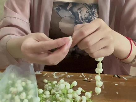 来了来了,详细教程,大家还想知道什么兼职挣钱呢?#摆摊 #送君茉莉愿君莫离 #手工diy #茉莉花手链 #兼职