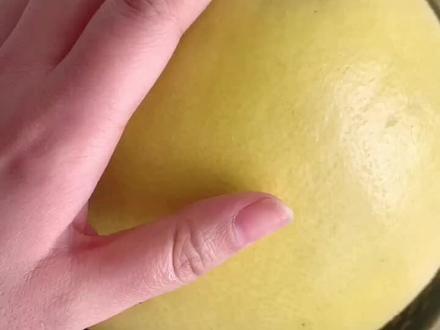 柚子的白瓤营养使用价值很高,润肺止咳,清肠排毒,补血补气健脾胃,做成柚子糖当茶点,清甜 #美食分享