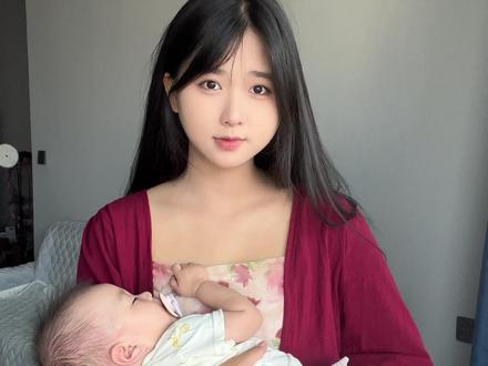 他真的很会破坏气氛……
#一家三口 #家庭 #新生儿