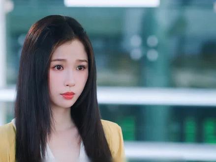 《双轨》大结局:
靳朝因赛车事故截肢后,为不拖累姜暮选择断联,姜暮也因母亲重病被迫远走。
靳朝始终没有忘记姜暮的梦想,开起姜暮曾梦想的咖啡店。
六年后两人重逢,姜暮识破靳朝的隐瞒,过往的误解在坦诚中消解。
两人不再畏惧世俗偏见,直面内心深情。走进婚姻殿堂。
#双轨大结局
#双轨结局
#爱奇艺会员