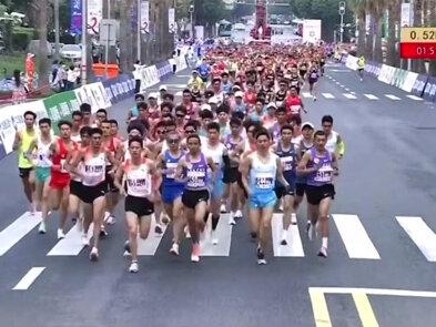 #跑步 #2022厦门马拉松 震撼起跑时刻,精英配速3分05秒到3分10秒左右!帅气!