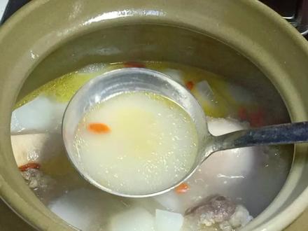 25买了一跟3斤的牛大骨,做一锅高钙营养靓,给孩子们补钙片