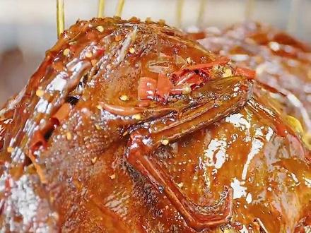 好好做鸭 湖南特色酱板鸭在家就可以做,马上过年了抓紧囤起来,酱板鸭香辣入味,色泽红润,挑动你的味蕾!是吃货的流口水没🤪#酱板鸭湖南特产 #酱板鸭 #馋哭隔壁小孩 #教你做美食 #抖音美食创作者