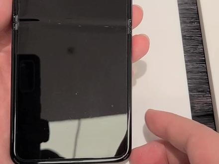 𝙎𝘼𝙈𝙎𝙐𝙉𝙂 Galaxy Z Flip3
折叠屏的小功能不会用?
外屏快拍、个性化操作、双屏预览、上下分屏、拖拽分屏,今天一次全教给你😁