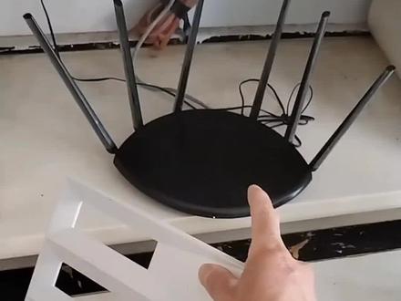 无线wifi信号弱?无信号?wifi覆盖有死角?加装台无线路由器不好布网线?那就用无线路由器的无线桥接技术,加装台路由器无线桥接原有路由器的无线wifi信号来扩展wifi的覆盖范围 #真实生活分享计划 #创作者中心 #创作灵感 #无线桥接路由器 #技术分享 @DOU+小助手