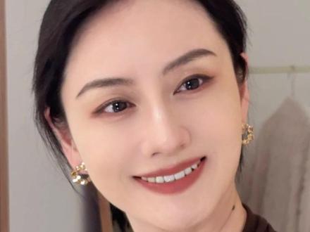85年中女,高度近视眼妆分享 不戴假睫毛/美瞳/双眼皮贴,也可以化出深邃眼妆
#尝试一个新look #本人妆造nextlevel #化妆分享 #化妆教程 #港风