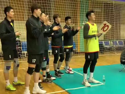 “重炮手”江川的扣杀有多厉害?他的发球就是底线扣球#排球 #男排 #江川