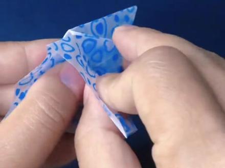 一张折纸教你做发光的#千纸鹤,一看就会系列,是不是简单又好玩#折纸#手工#亲子手工