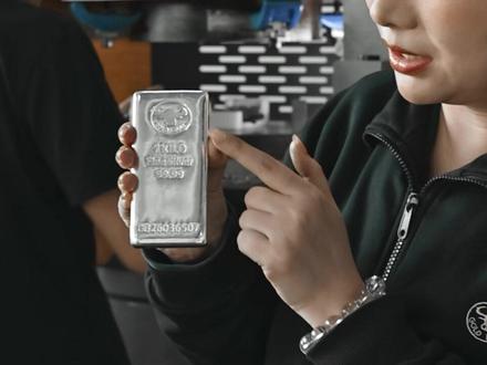 点金印记银牛如何保证足成色,正公差?一条视频告诉您! #水贝 #点金印记 #银条 #白银 #银料