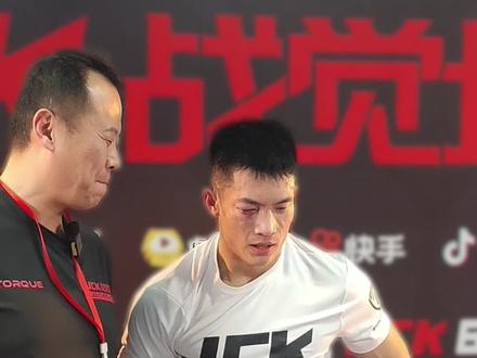 赛后采访蒲伟伟:伤病的折磨能坚持下来背后离不开女朋友默默地付出与支持!2026年继续努力!#JCK战觉城 #赛后采访 #JCK觉城之夜N115 #女朋友