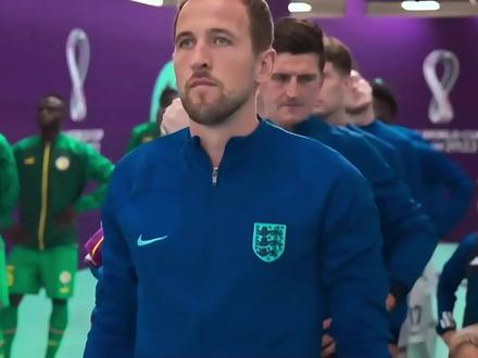 真的炸锅了!
2 0 2 6世界杯时差一出来,中国烧烤老板直接哭晕在灶台。
2 0 2 6美加墨世界杯赛程正式出炉,6月11日至7月19日开战,48对破军,104场对决,创历史之最。但对中国球迷与餐饮老板而言,这波时差堪称暴击。
绝大多数比赛落在北京时间早上6点至11点。以往世界杯是夜宵、烧烤、啤酒的黄金档,如今直接变成清晨观赛,烧烤店老板集体崩溃,夜宵生意直接腰斩,球迷想嗨只能改喝早酒配早餐。#世界杯 #美加墨世界杯 #中国球迷 #足球 #唯有足球不可辜负