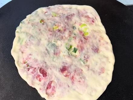 给你们一个和面的万能公式,学会了像这样和面以后做任何饼都可以轻松拿捏,好吃的鲜肉锅盔、葱油饼和酱香饼好吃极了#鲜肉锅盔 #鲜肉饼 #葱油饼 #酱香饼