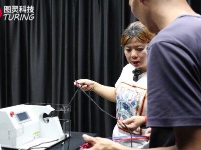 单边拉线缠胶布机如何操作定长分叉缠胶布,分支缠绕/胶布缠绕机,线束缠胶布 新能源汽车线束自动单边拉缠胶布机,可设定长度,多段全缠,省时省力 #缠胶布机 #胶布缠绕机 #缠胶布机厂家 #胶布缠绕技巧 #分缠胶布机