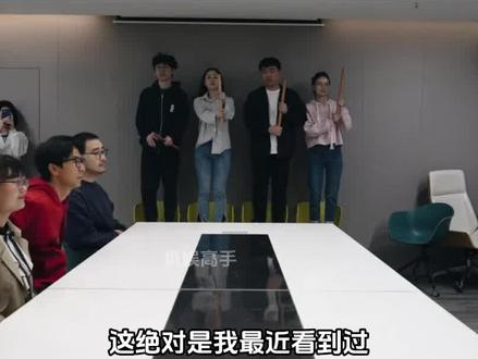 跨越古今的转场让人泪目,往事重演依旧泪目,尊严只在剑锋之上#复刻影视经典站位 #爱国 #正能量