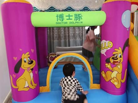 花1000元把空气城堡搬回家,两个孩子玩嗨了 #九块九省钱攻略 #我在抖音上淘到的解馋小零食