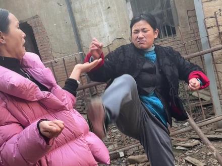 遇到这种装货不要客气……踹#乡村#装货