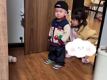 姐弟之间的血脉压制,姐姐打弟弟那是真揍啊 #血脉压制 #姐姐打弟弟要趁早 #专治不开心😄😄