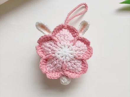 🌸樱花兔兔挂件网兜杯套丨视频教程🌸
今天一起来钩织樱花兔兔挂件网兜杯套🌸
收起来是挂件,打开就是水杯套啦~
好看又实用✌🏻✌🏻
线材:@苏苏姐家官方旗舰店 ,四股唯棉
色号:06,66,02,07,2.5钩针
樱花花片图解来自@小师妹手作 ,兔耳朵尾巴图解来自@染小果 ,感谢分享!
视频为自主拍摄,禁盗图商用,禁搬运转载!
#手工 #教程 #钩针编织 #杯套 #手工diy