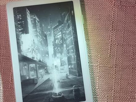 阅星曈X4支持漫画和炫彩模式(四级灰阶) 结论:软件再牛也无法弥补硬件上的不足,它4.2英寸,212PPI,就这个尺寸,这个规格,这个屏幕的大小也是很难去看漫画的。
第一个更新点是支持图书漫画可以有PDF或EPUB的格式。
第二个更新点是图片的炫彩模式,是阅星曈专属的XTH格式的壁纸。虽然听上去有彩质,但肯定不会有彩色,毕竟它只是一个墨水瓶,而是说它显示的细节更为的细腻,有了四级灰阶。
更新了APP,有安卓测试版,iOS目前是test flight版本。
更新完,如果看书缺字/缺一行,需要重建索引。
已知问题,某些页面可能不全显示,你的漫画需要APP处理可能官方能看到记录(也就是你的蓝色小漫画需要注意)。
因为漫画是通过APP进行云端转录的,有可能裁切不是很标准。所以有些页面看起来会有点缺少,但是不影响大体上使用。当然了也不会有人用它去看一整本漫画的
可以导入链接文章,导入图书、漫画、图册和字体仅支持点BIN格式的字体文件。查看阅读数据——书签和阅读时长统计。