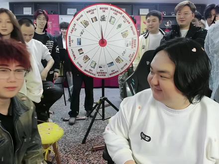 恭喜半神吴建豪拿下冠军带走奔驰E300#陈伯全能王 #陈伯 #半神吴建豪 #陈伯内部赛 #陈伯百万二创激励计划