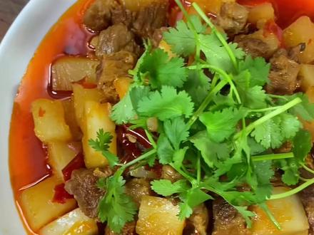 白萝卜烧牛肉怎样做出来才软烂入味,而且一点都不柴。#红烧牛肉 #抖音美食创作人 #自贡美食