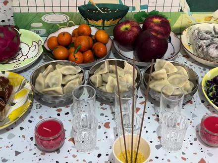 如何辞灶王爷流程模拟(二),这个是辞灶王爷操作第二个视频哈,还有流程一和流程三,大家要看齐全了,不要落下了步骤。还有有的地区是官辞三,民辞四,请大家注意你们当地风俗的融入#民俗文化传播#灶王爷的传说