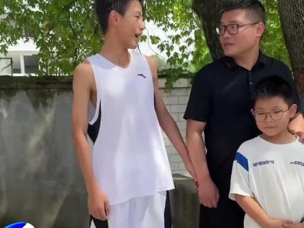 五代人同堂接力叫爸爸,最大的101岁 最小的13岁